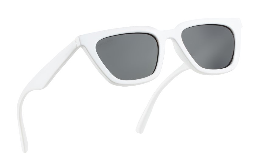 How to Style White Sunglasses: A Fashion Guide